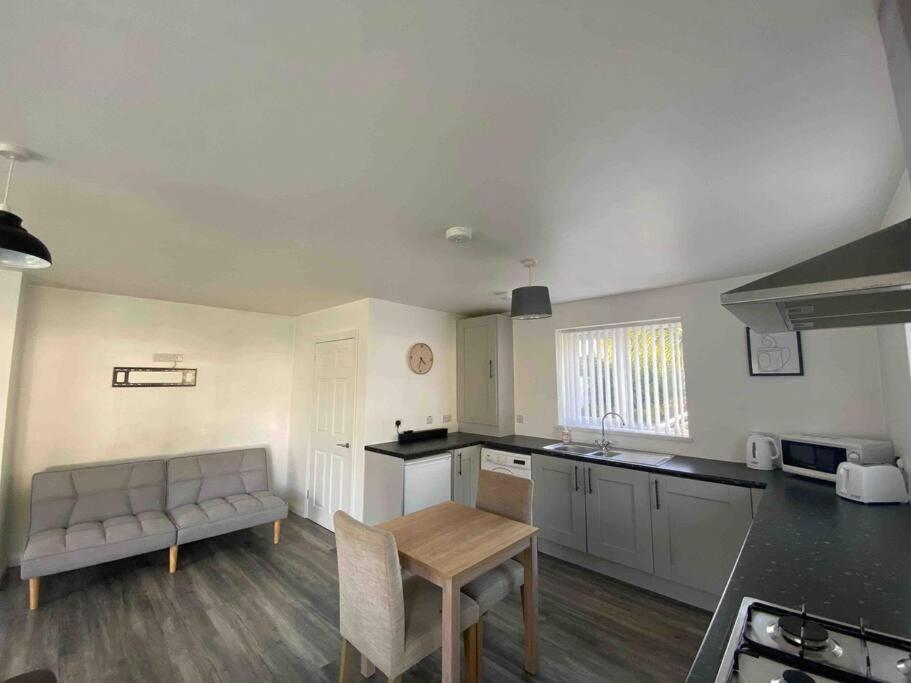 Conveniently Located, Close To City And Quiet Area Londonderry Exterior foto